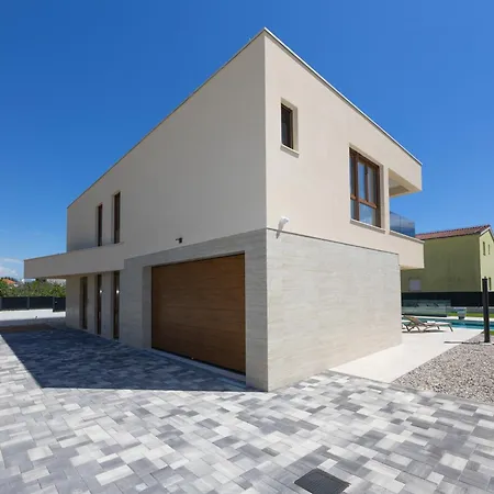 Patron * Каштела