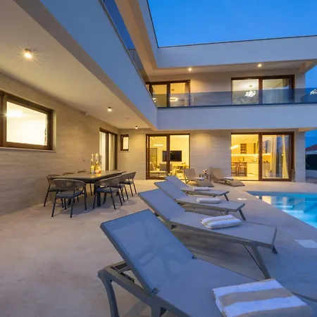 Patron Каштела