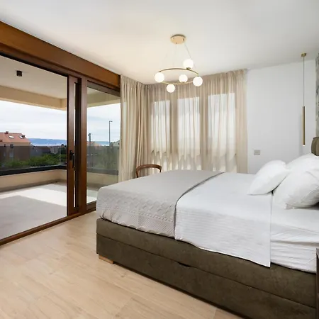 Patron Вилла Каштела