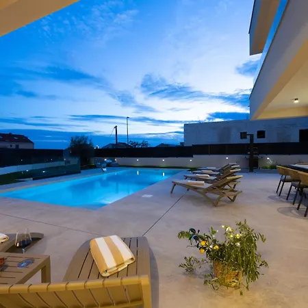 Вилла Patron Каштела