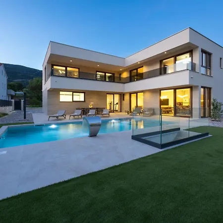 Вилла Patron Каштела