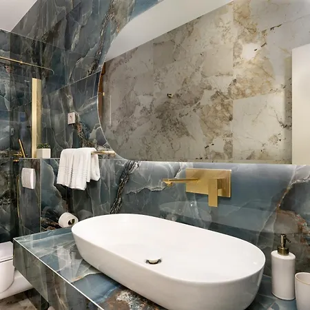 Patron Вилла Каштела