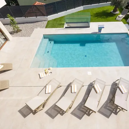 Patron Villa Kastela